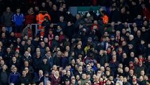 Phản đối việc tăng giá vé, CĐV bỏ về sớm, Liverpool trả giá trước Sunderland